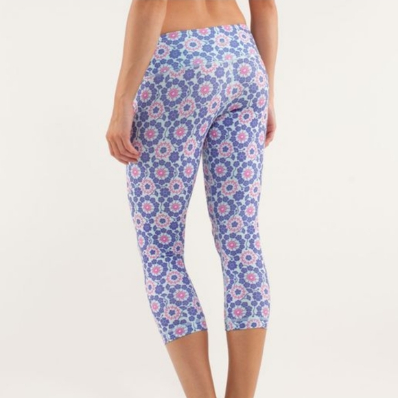Lululemon Wunder Under Cropped Twiggy Printed Power Purple/Aquamarine Size 8 - Picture 11 of 12